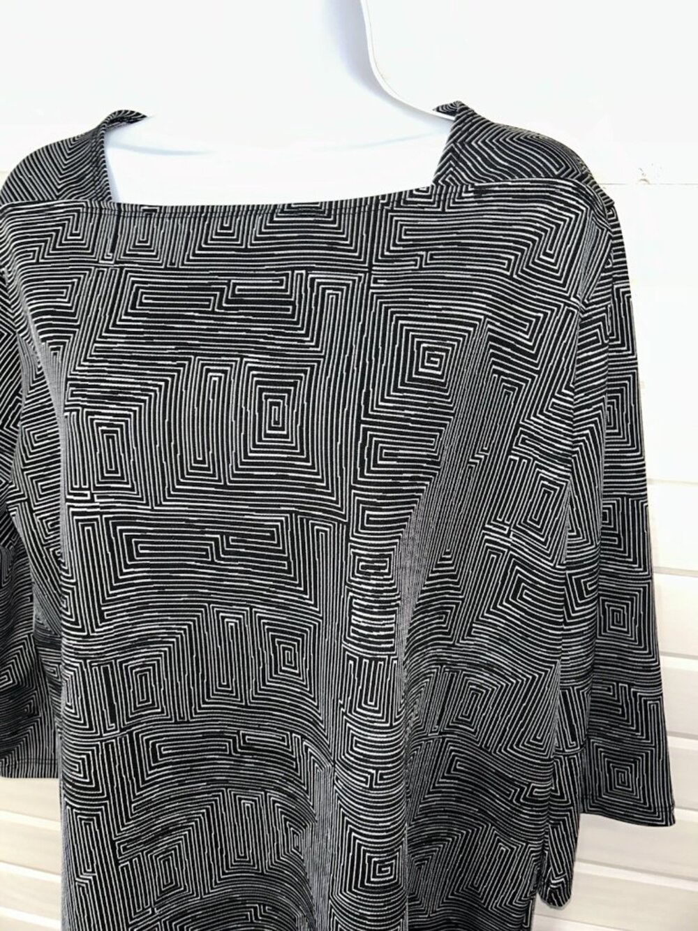 Clara SunWoo Sz LARGE Black White Op Art Square Neck Tunic Made in USA EUC